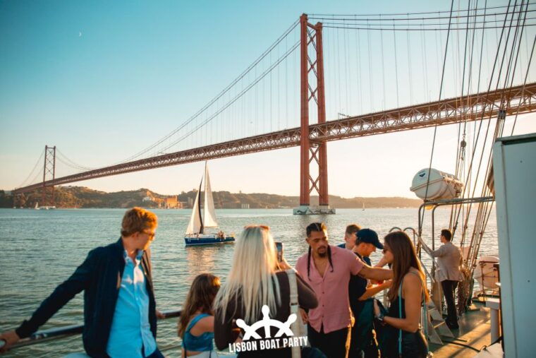 lisbon-sunset-boat-party-with-2-drinks-and-free-club-entry