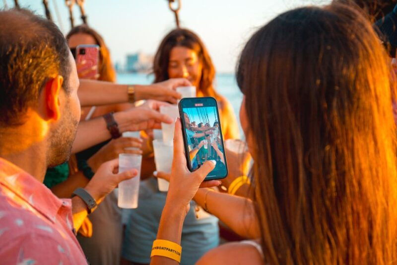 lisbon-sunset-boat-party-with-live-dj-and-night-club-entry
