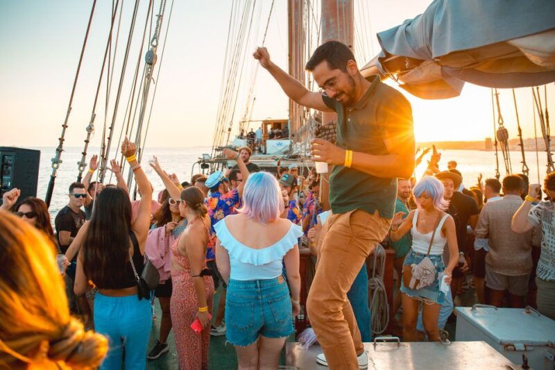 lisbon-sunset-boat-party-with-live-dj-and-night-club-entry