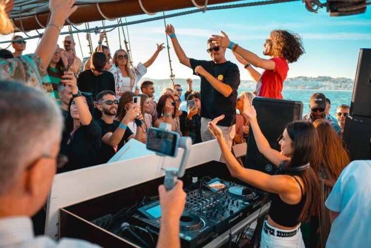 lisbon-sunset-boat-party-with-live-dj-and-night-club-entry