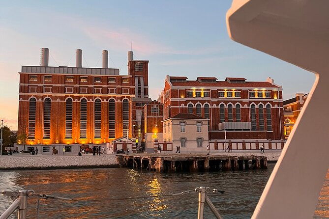 lisbon-sunset-boat-tour-with-drinks-included