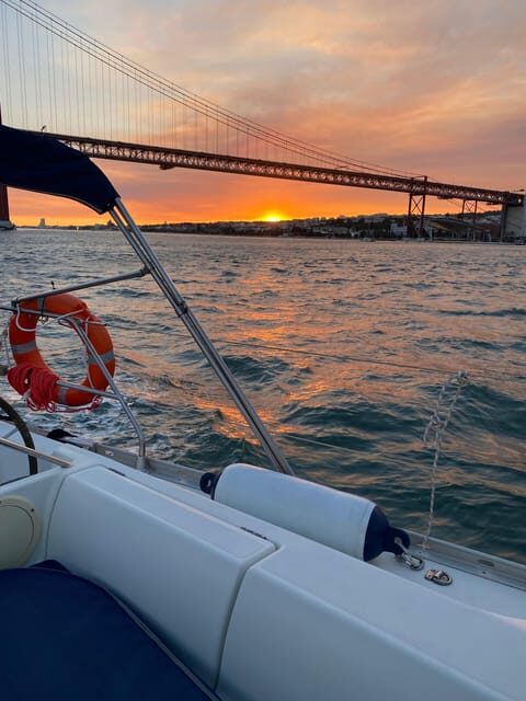Lisbon: Sunset boat tour with green wine - Key Points