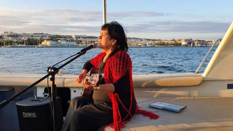 Lisbon: Sunset Boat Tour with live Fado Concert - Key Points