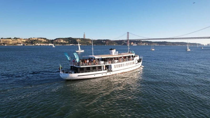 Lisbon: Sunset Boat Tour with Music and Drinks - Practical Tips