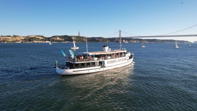 lisbon-sunset-boat-tour-with-music-and-drinks