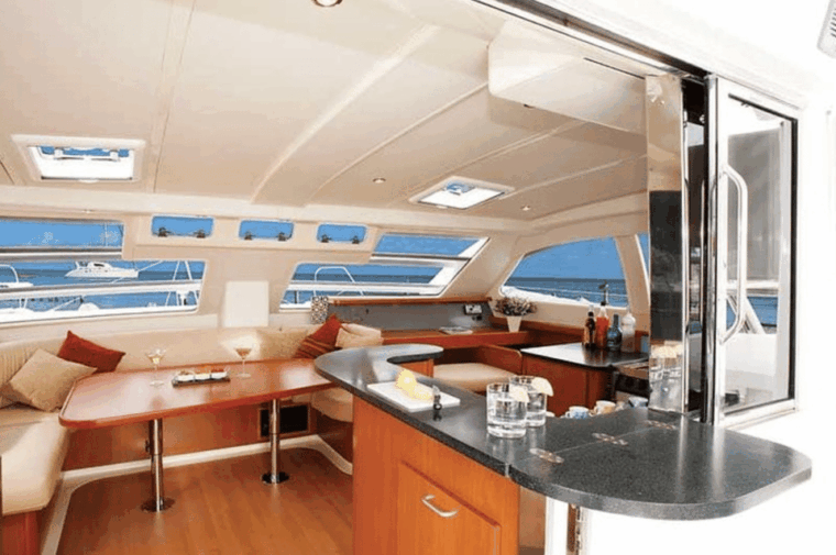 lisbon-sunset-catamaran-cruise-music-and-open-bar