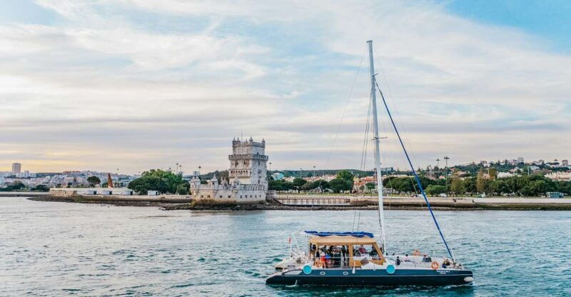 lisbon-sunset-catamaran-tour-with-music-and-drink