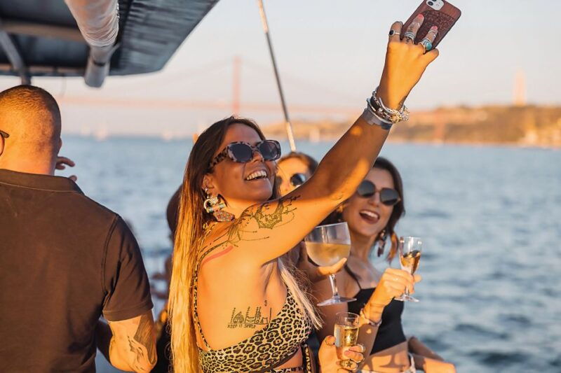 lisbon-sunset-catamaran-tour-with-music-and-drink