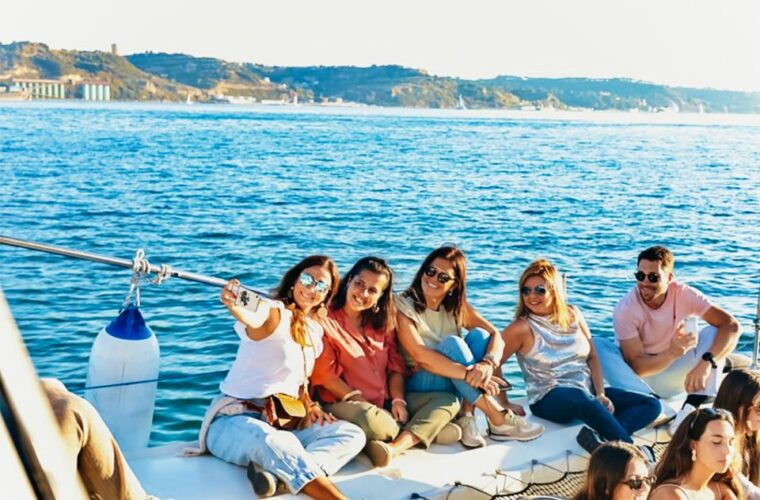 lisbon-sunset-catamaran-tour-with-music-and-drink