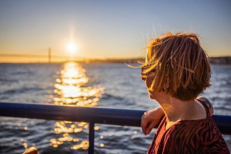 lisbon-sunset-cruise-with-live-dj-and-drinks