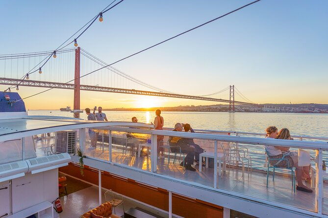 lisbon-sunset-cruise-with-wine-and-snacks-2