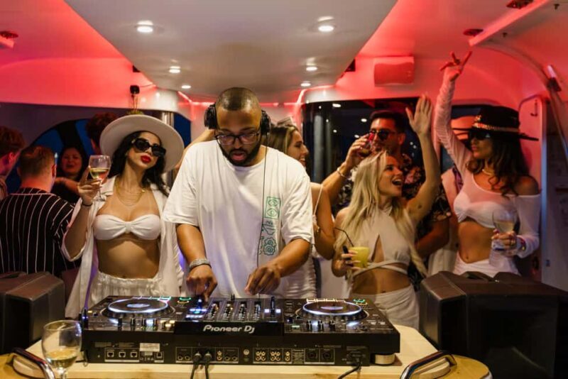 Lisbon: Sunset DJ Party  Sangria, Pizza & Open Bar - Who Should Consider This Tour?