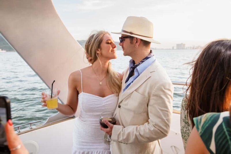 Lisbon: Sunset DJ Party  Sangria, Pizza & Open Bar - FAQ