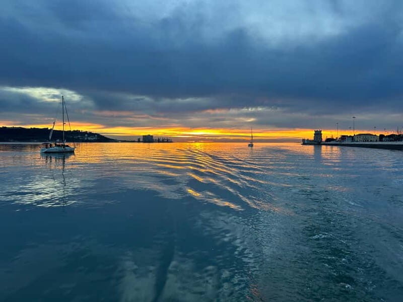 Lisbon: Sunset Sailing Boat Tour with Drinks - What Its Like Onboard