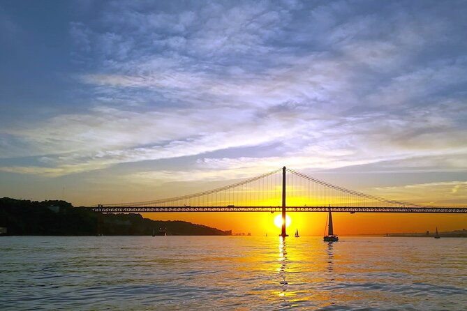 lisbon-sunset-sailing-experience-with-drinks