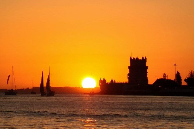 lisbon-sunset-sailing-experience-with-drinks