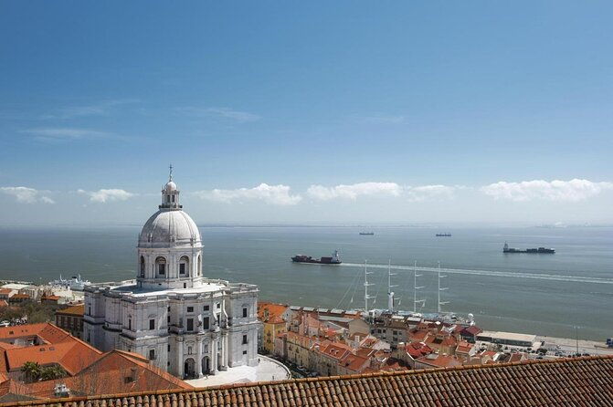 lisbon-sunset-sailing-tour-on-luxury-sailing-yacht-with-2-drinks