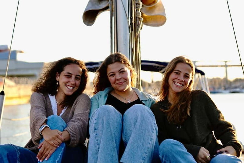 Lisbon: Sunset Sailing with Local Wine & Stunning Views - Key Points