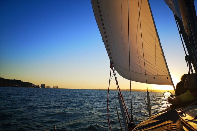 lisbon-sunset-sailing-with-portuguese-wine-history
