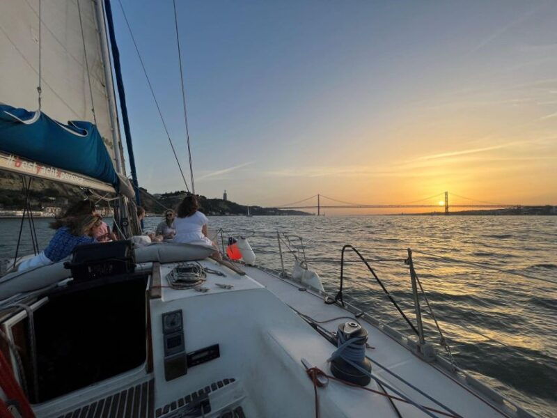 lisbon-sunset-sensations-2h-cruise