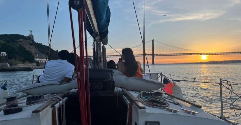 lisbon-sunset-sensations-2h-cruise