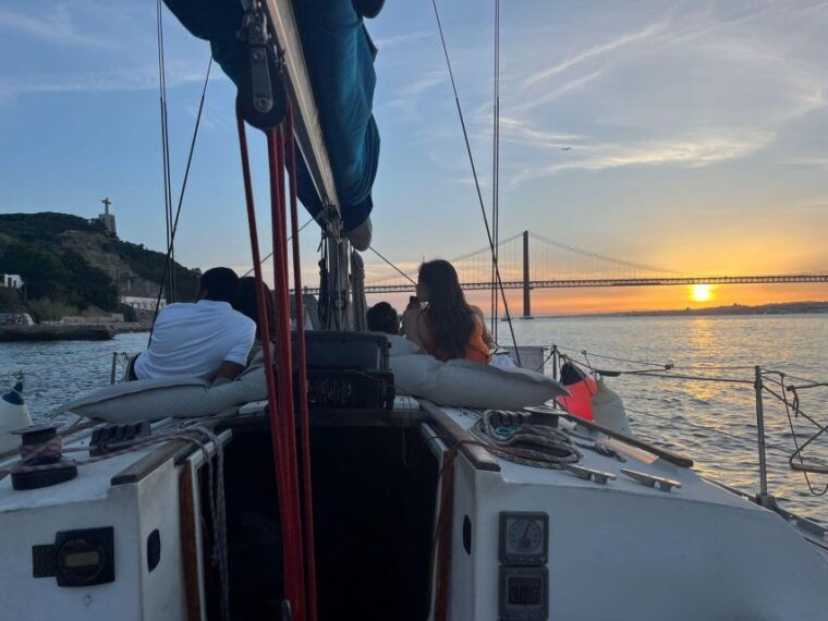 lisbon-sunset-sensations-2h-cruise
