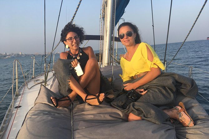 lisbon-sunset-sensations-on-a-private-sailing-boat-with-winesnacks