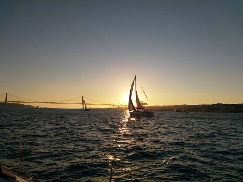 Lisbon: Sunset Tagus River Yacht Cruise with Drink - Key Points