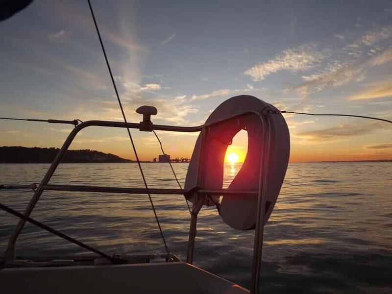 Lisbon: Sunset Tagus River Yacht Cruise with Drink - What to Expect from the Sunset Yacht Cruise