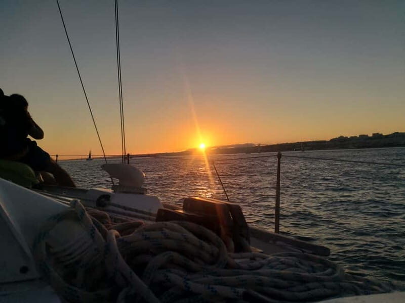 Lisbon: Sunset Tagus River Yacht Cruise with Drink - FAQ