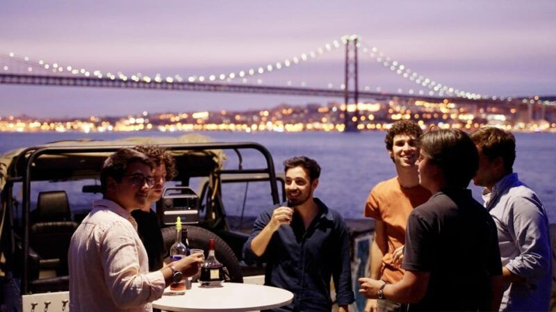 lisbon-sunset-to-night-in-vintage-jeep-with-drink-tastings