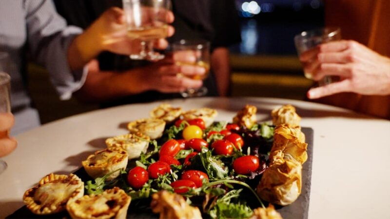lisbon-sunset-to-night-in-vintage-jeep-with-drinks-on-board-2