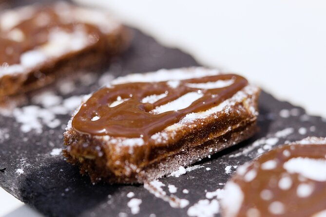 lisbon-sunset-to-night-in-vintage-jeep-with-food-drinks-2
