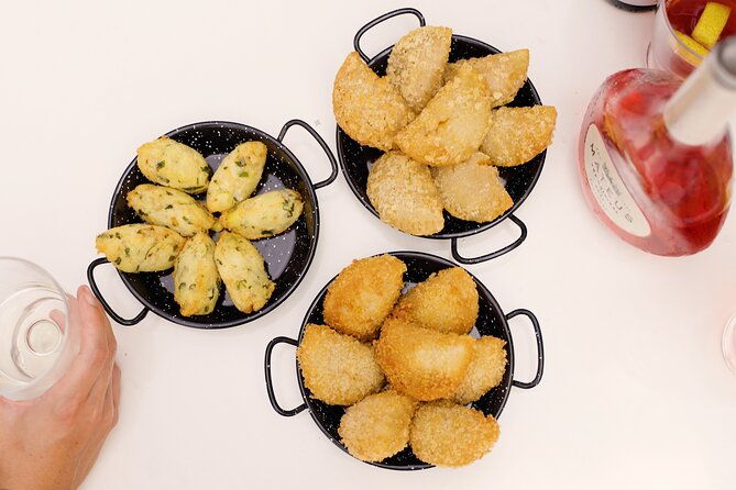 lisbon-sunset-to-night-in-vintage-jeep-with-food-drinks-2