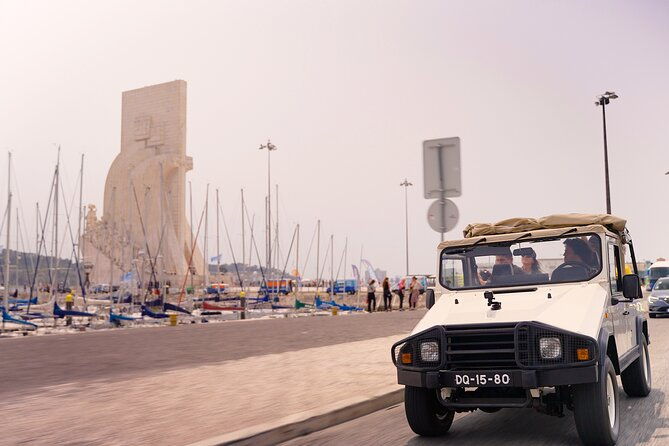 lisbon-sunset-to-night-in-vintage-jeep-with-food-drinks