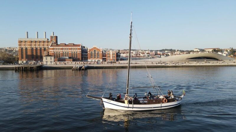 lisbon-sunset-tour-aboard-a-1949-traditional-boat