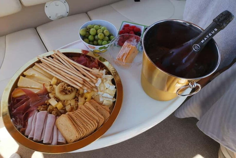 Lisbon - Sunset Tour by Private Boat with Welcome Drink - The Meeting Point and Practical Details