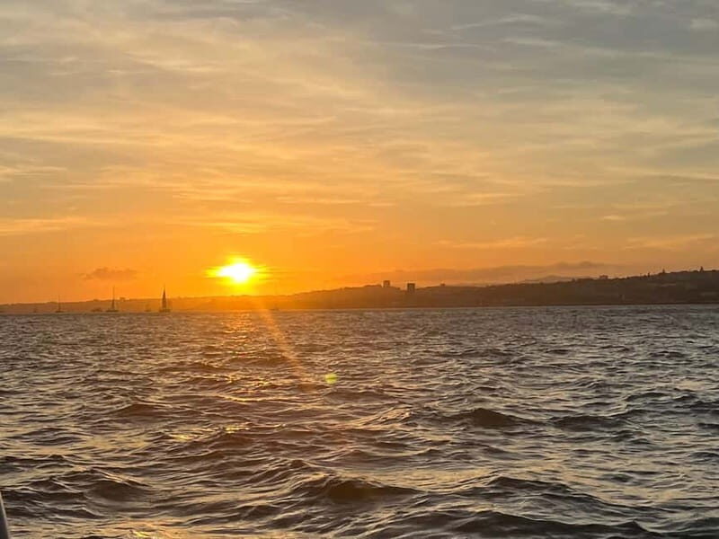 Lisbon: Sunset Tour on a Cozy Boat - Key Points