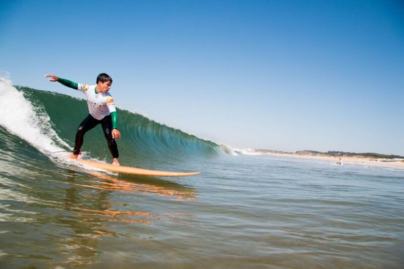 lisbon-surfing-group-lesson