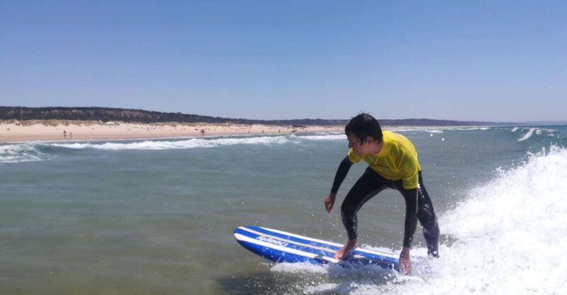 lisbon-surfing-lesson-on-costa-de-caparica-beach