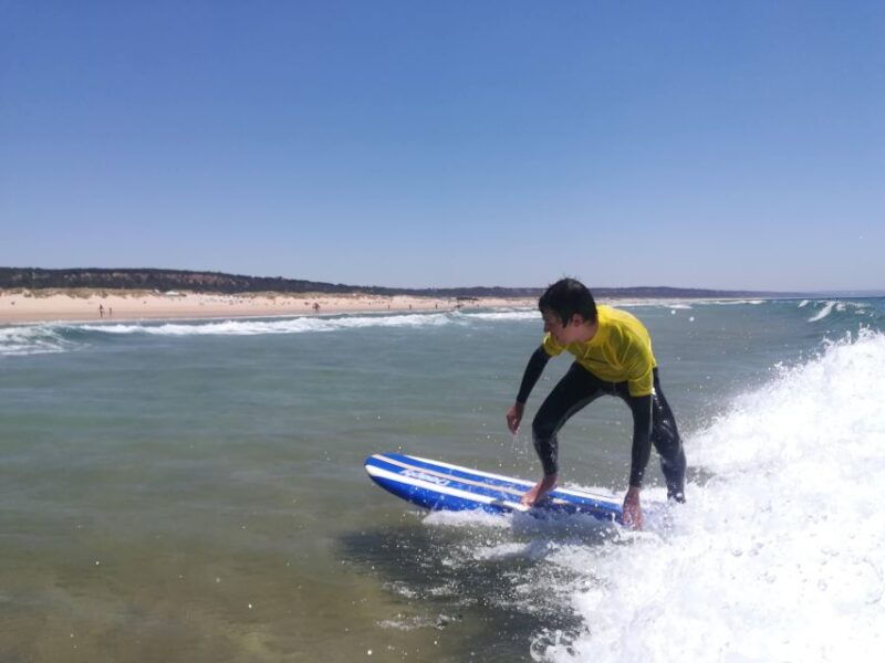 lisbon-surfing-lesson-on-costa-de-caparica-beach