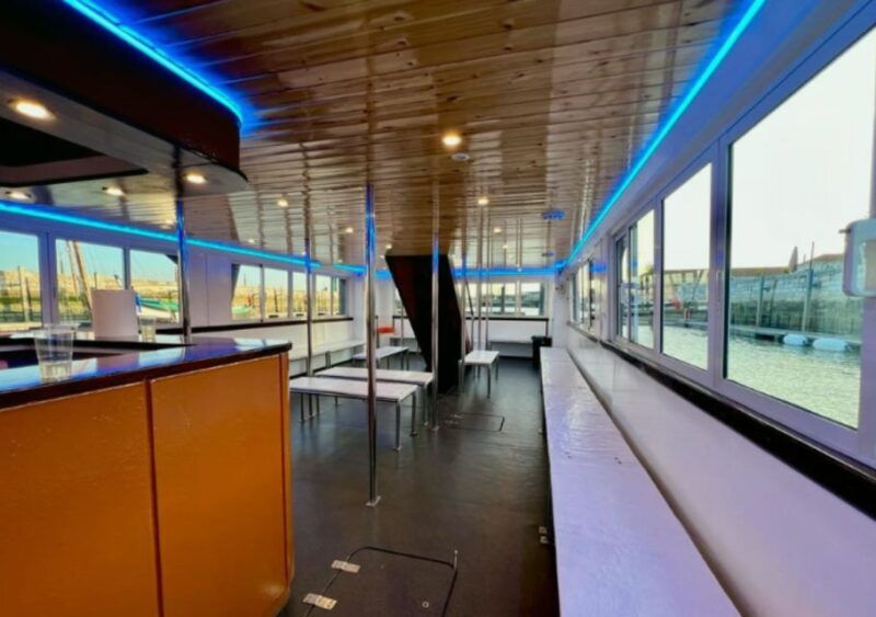 lisbon-tagus-river-cruise-to-the-ocean-dolphin-watching