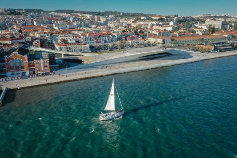 lisbon-tagus-river-sailboat-tour