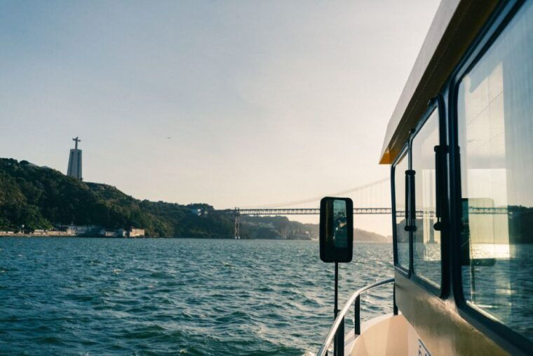 lisbon-tagus-river-yellow-boat-cruise