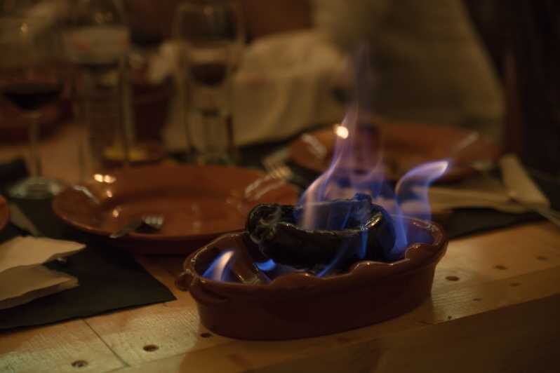 Lisbon: Tapas & Drinks with Fado Live Performance - Key Points
