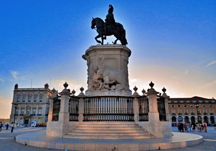 lisbon-to-porto-with-obidos-nazare-fatima-coimbra-aveiro