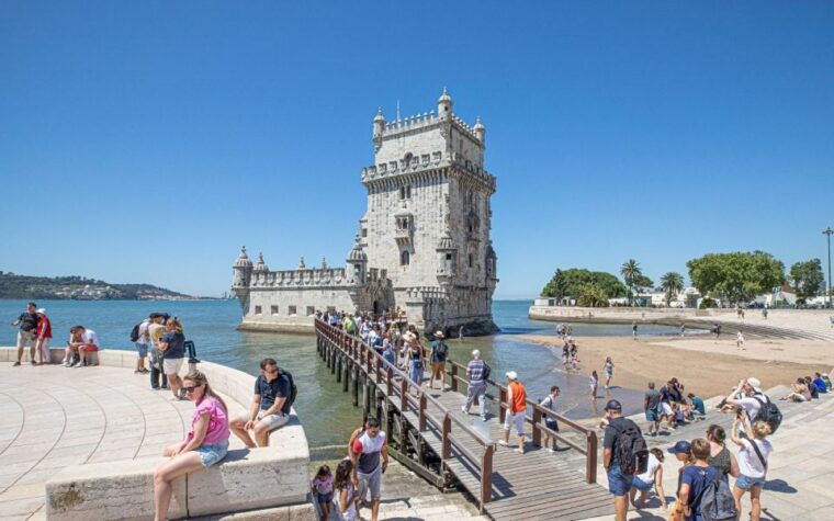 lisbon-to-porto-with-obidos-nazare-fatima-coimbra-aveiro