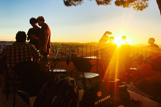 lisbon-tour-by-night-with-electric-bikes