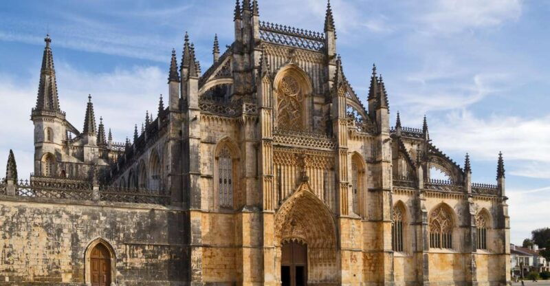 lisbon-tour-fatima-batalha-alcobaca-nazare-and-obidos