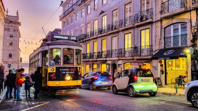 lisbon-tour-oldtown-viewpoints-on-a-tuktuk-2